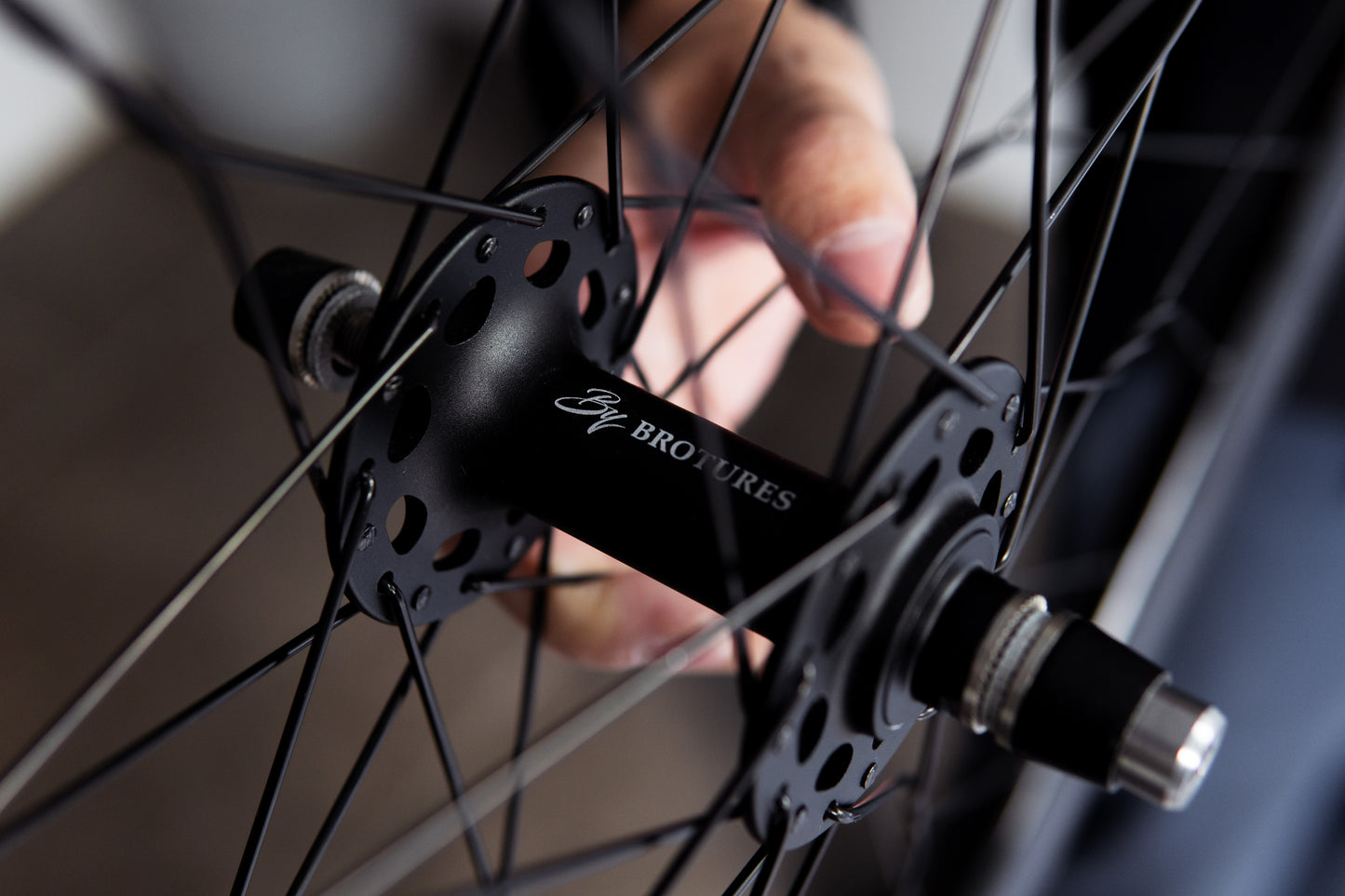 BROTURES WIVER x TRACK HUB Twisted Spokes