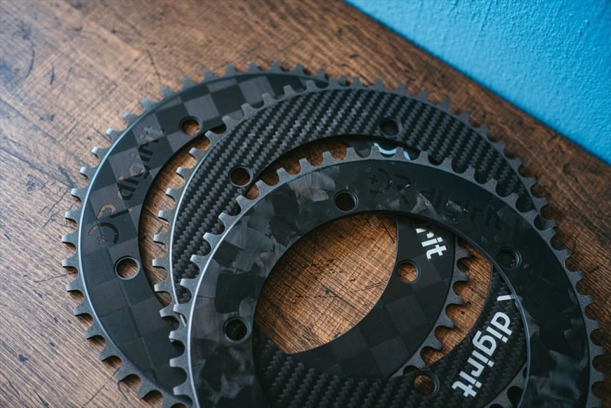 Kit Pulegge Oversize Digirit Per Ultegra 6800: Trasmissione Più Fluida E Silenziosa (Inox Nero/Rosso)