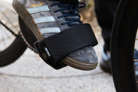 Why Every Fixed-Gear Rider Should Use Straps.