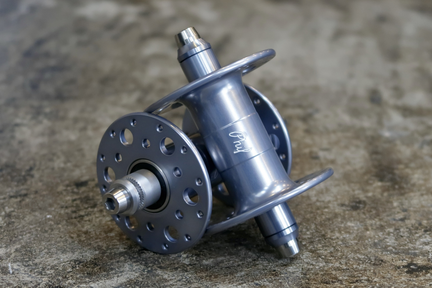 PHILWOOD PRO HIGH FLANGE TRACK HUB GUNMETAL