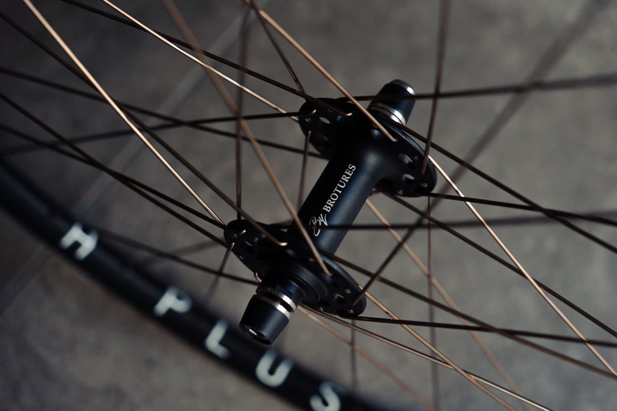 H PLUS SON AT-25 × BROTURES TRACK HUB